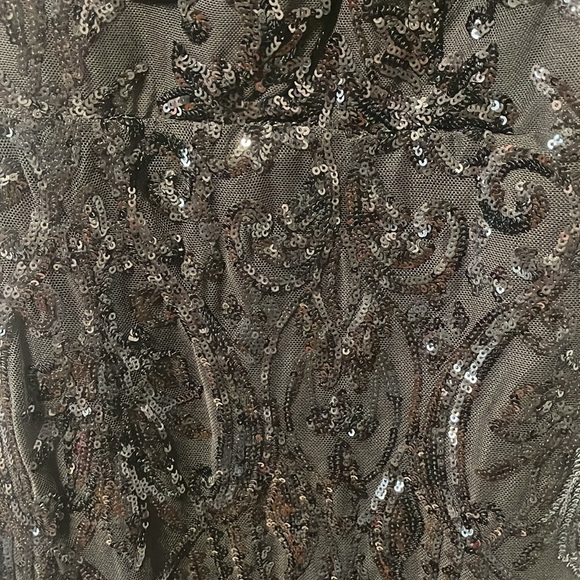 Black sequin gown - Picture 5 of 6